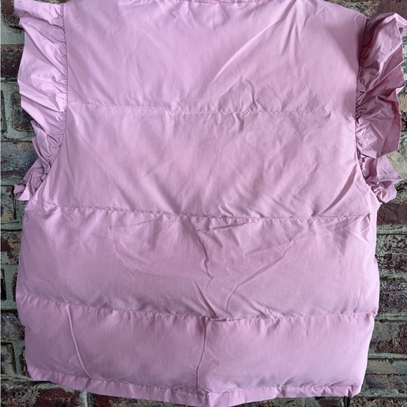 NWOT Blush Pink Puffer Vest with Ruffle Sleeve -M- Cute Statement Layer - Picture 3 of 4